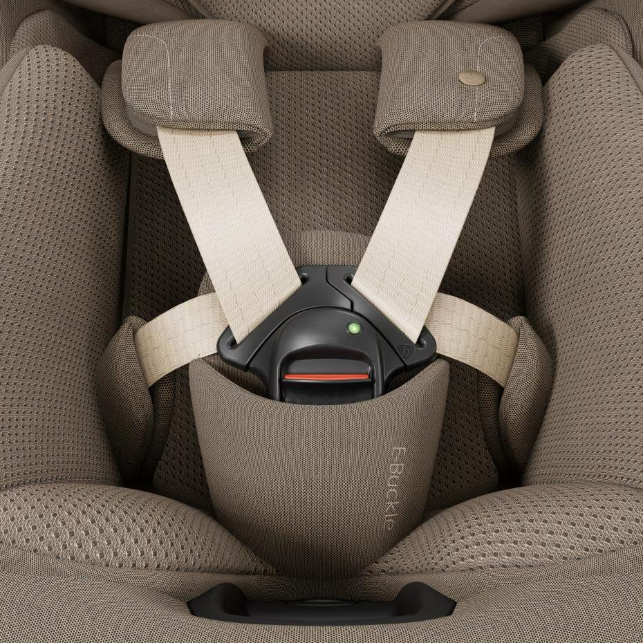 8523251110_F1_2026_maxicosi_carseat_babytoddlercarseat_micaslidepro_brown_authentictruffle_ebuckle_zoom.jpg